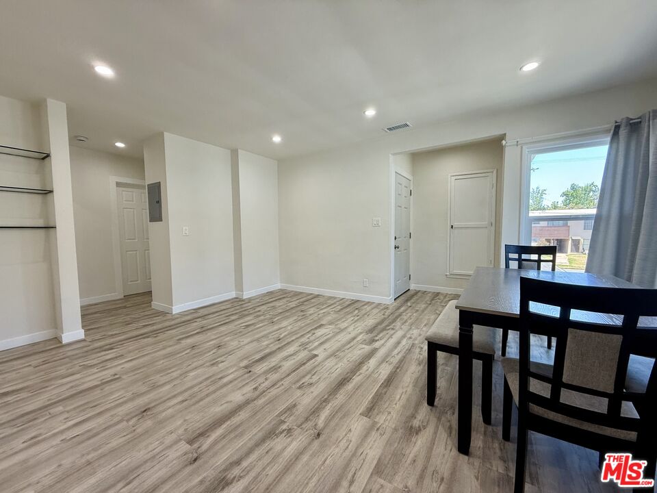 5248 Whitsett Ave Unit: 1/2