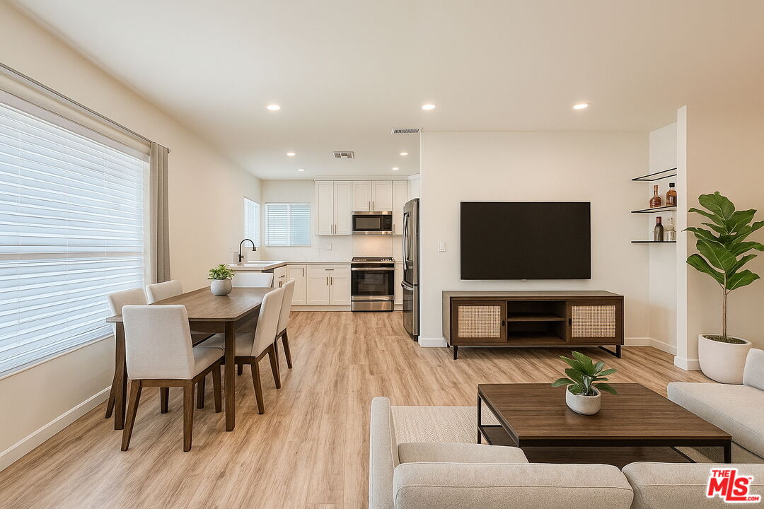 5248 Whitsett Ave Unit: 1/2