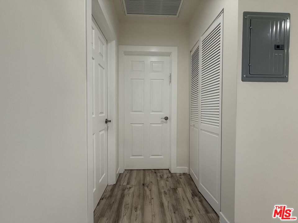 5248 Whitsett Ave Unit: 1/2