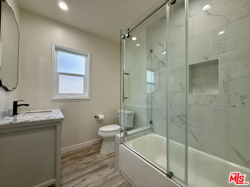 5248 Whitsett Ave Unit: 1/2
