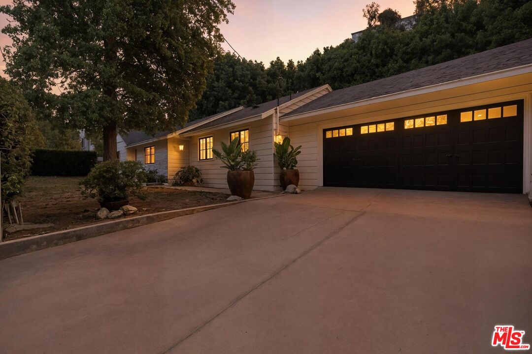 1450 N Bundy Dr