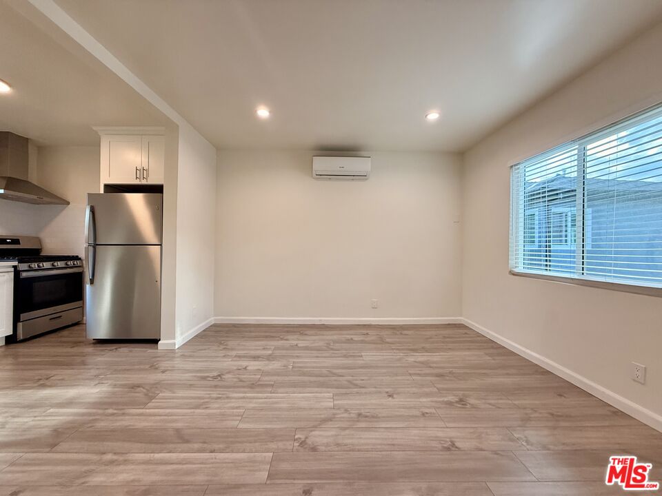 5246 Whitsett Ave Unit: B