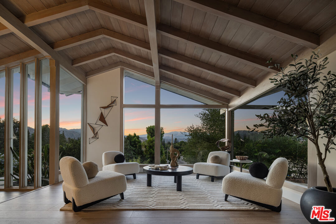 9425 Gierson Ave Unit: 1/2