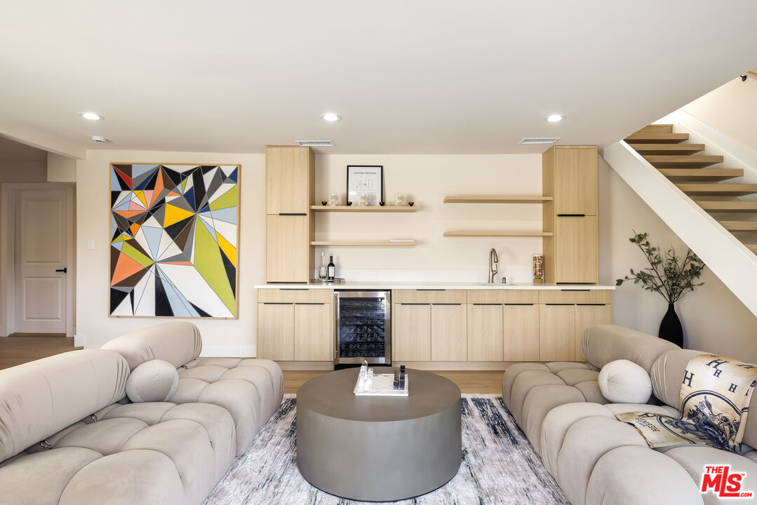 9425 Gierson Ave Unit: 1/2