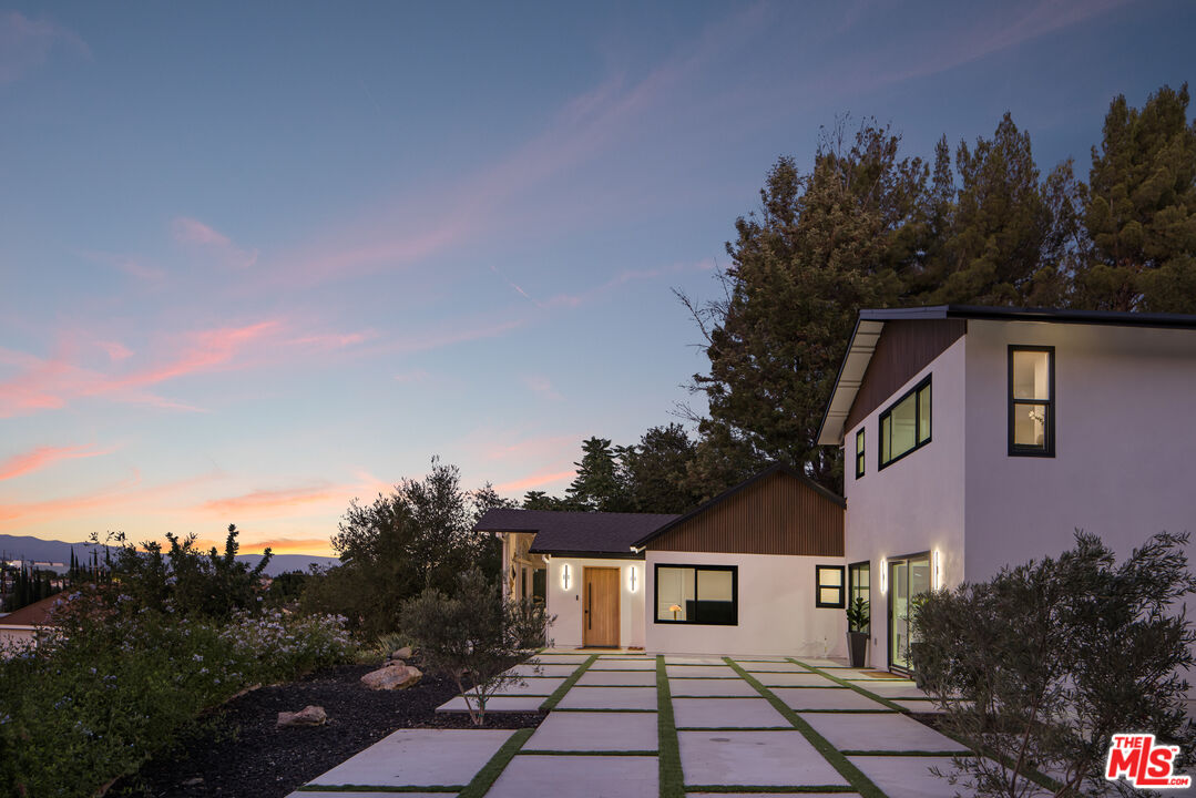 9425 Gierson Ave Unit: 1/2