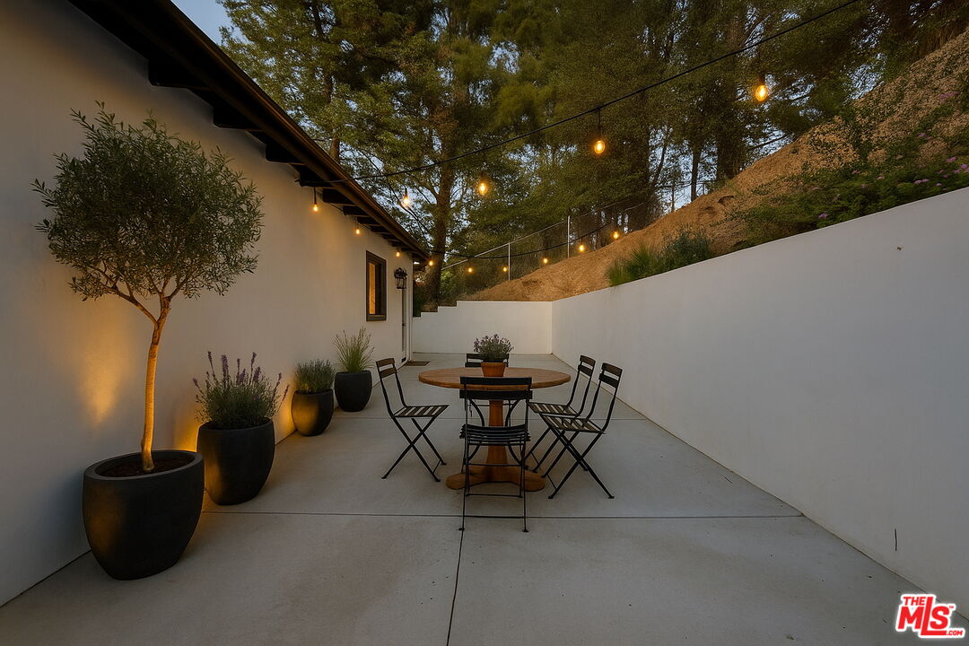 9425 Gierson Ave Unit: 1/2