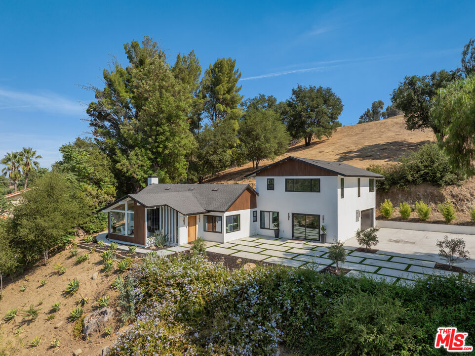 9425 Gierson Ave Unit: 1/2