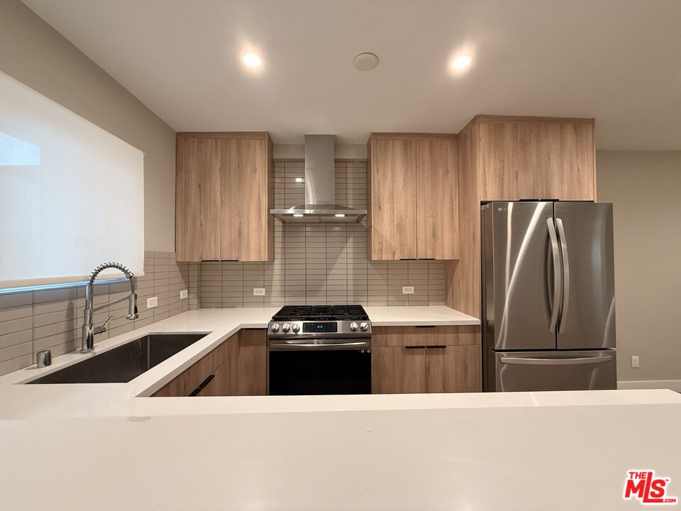 1307 Tamarind Ave Unit: 3