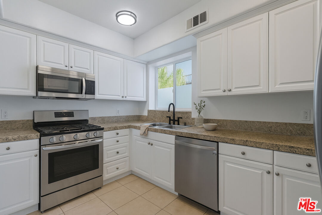 3401 S Bentley Ave Unit: 306