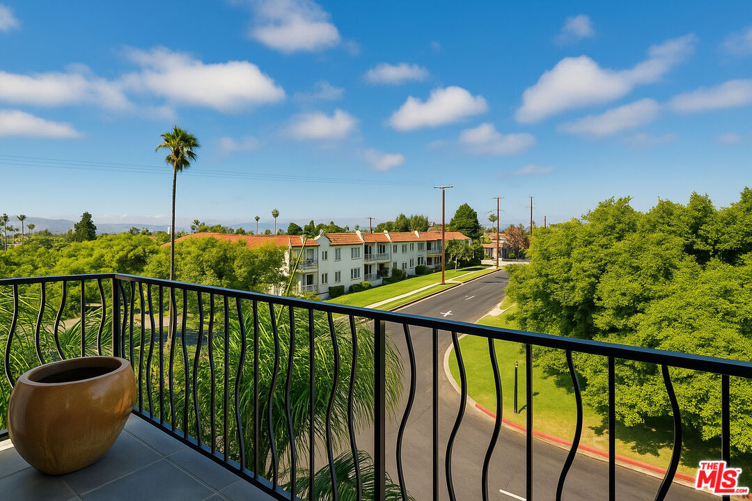 3401 S Bentley Ave Unit: 306