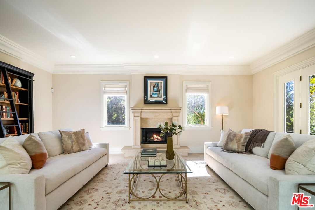 1350 Benedict Canyon Dr