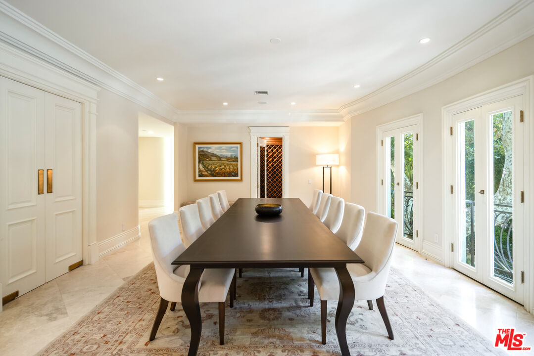 1350 Benedict Canyon Dr