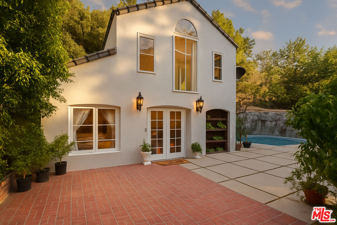 1174 Coldwater Canyon Dr