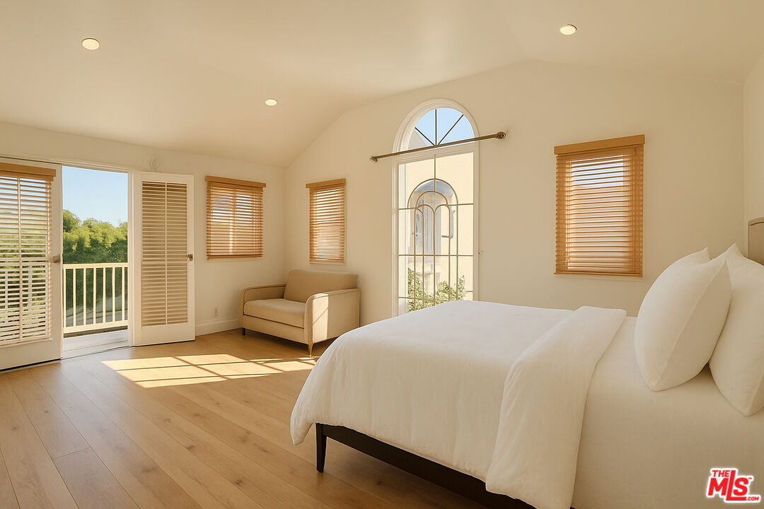 1174 Coldwater Canyon Dr