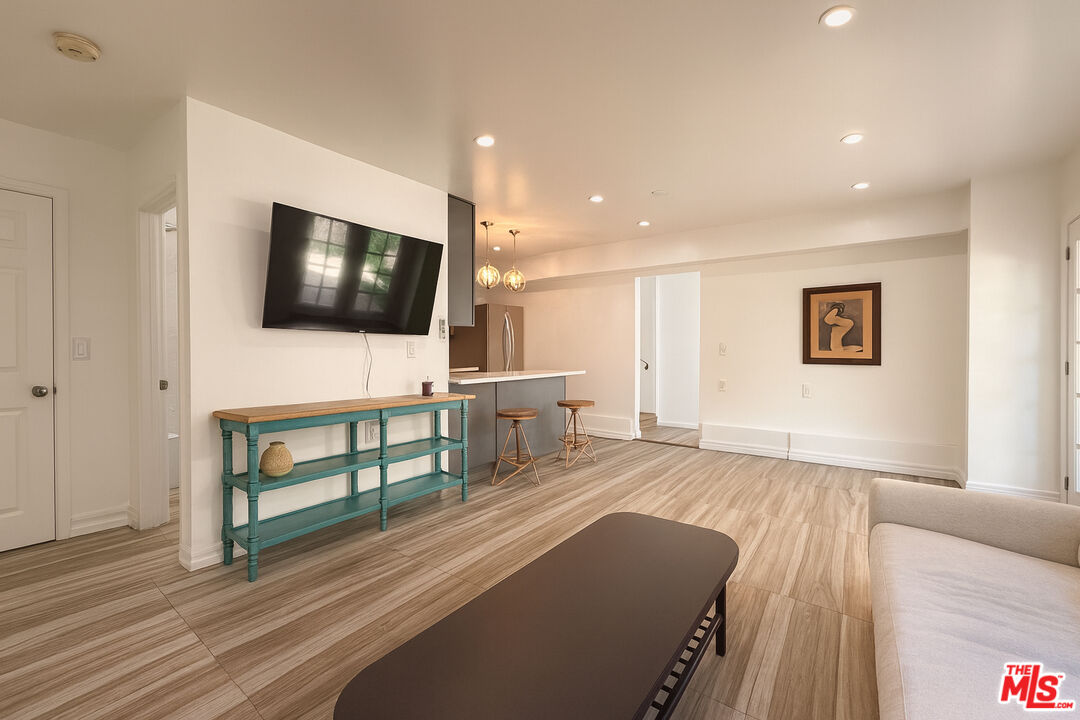 1174 Coldwater Canyon Dr