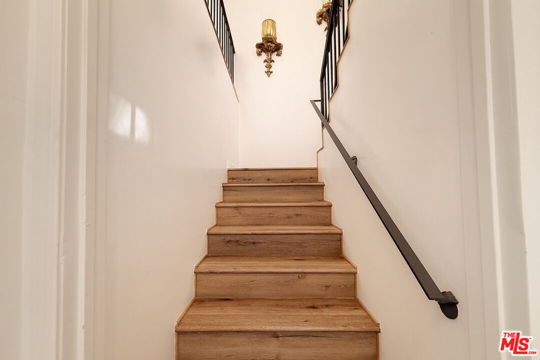 1174 Coldwater Canyon Dr