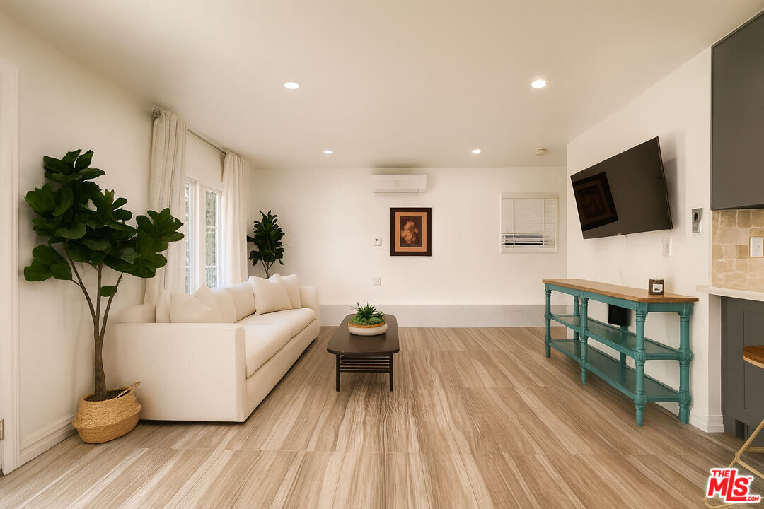 1174 Coldwater Canyon Dr