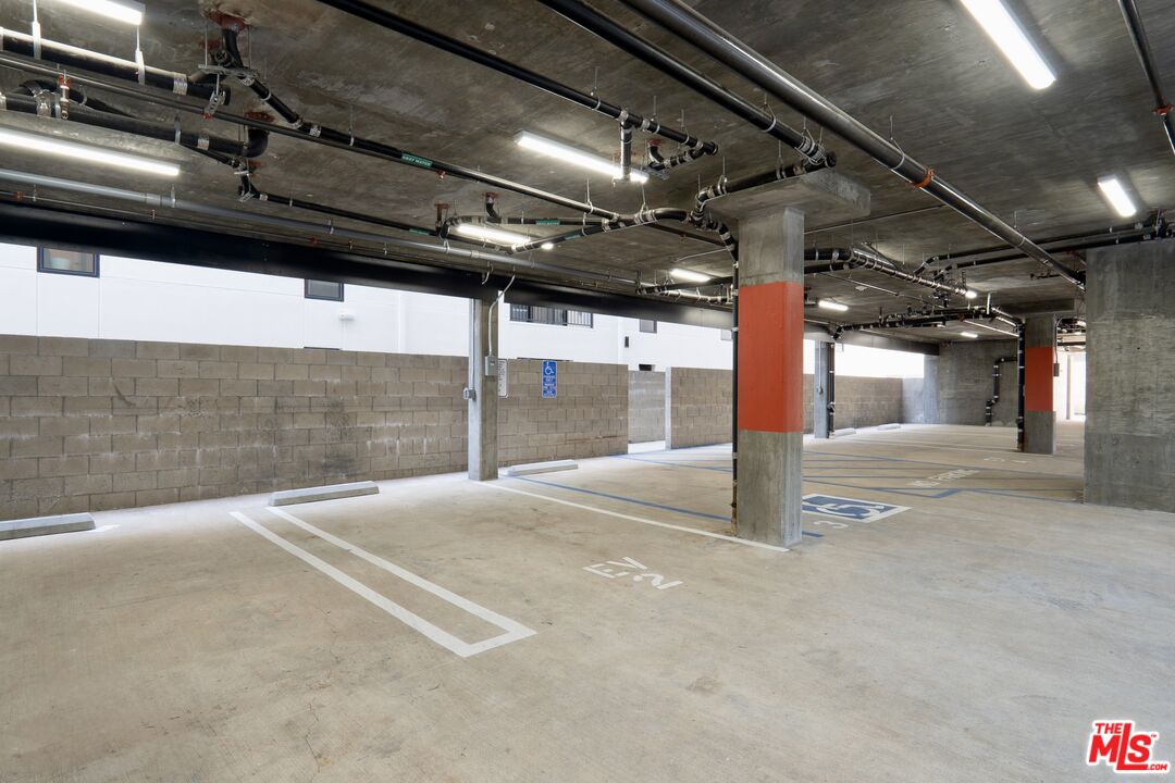 5813 Lexington Ave Unit: 202