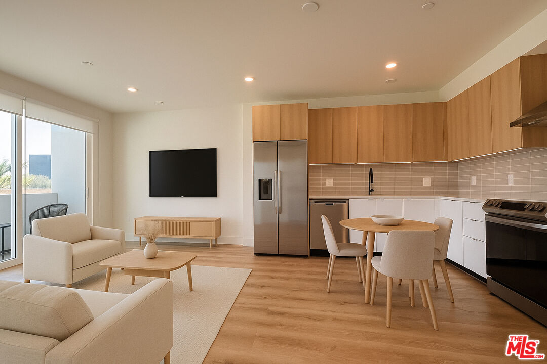 5813 Lexington Ave Unit: 202