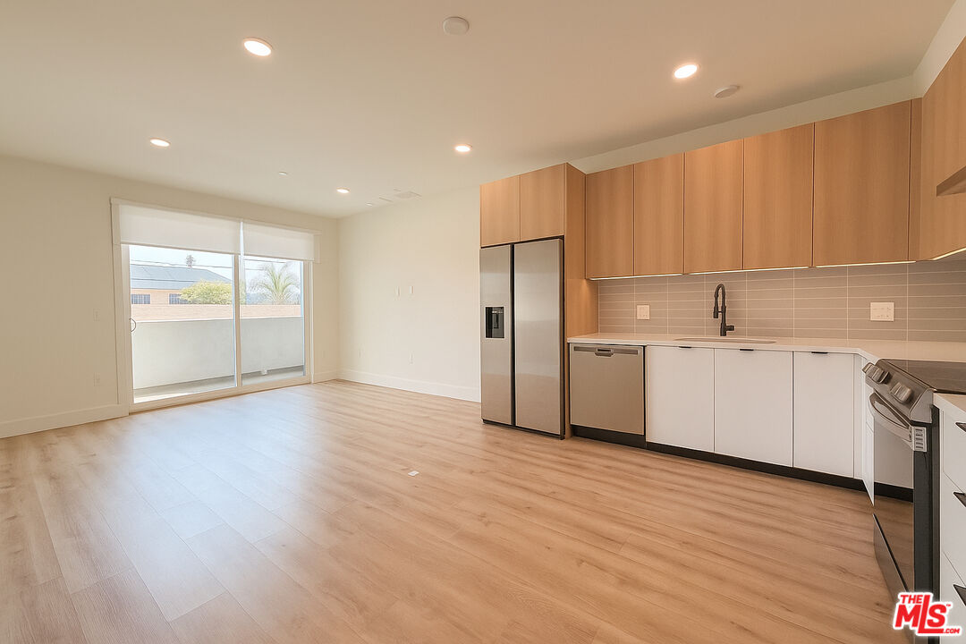 5813 Lexington Ave Unit: 202