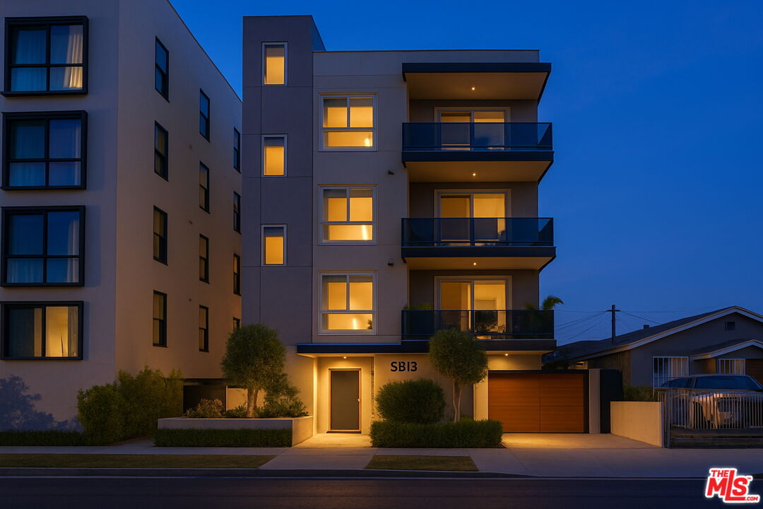 5813 Lexington Ave Unit: 202