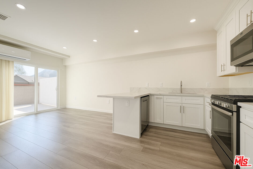 5244 Whitsett Ave Unit: 1/4