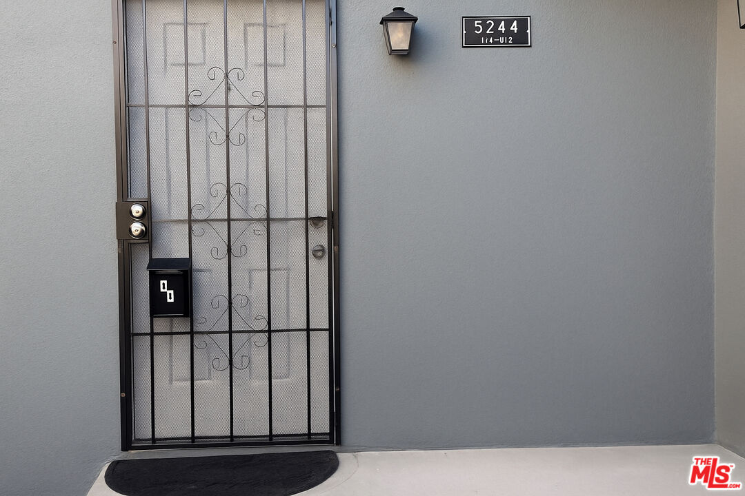 5244 Whitsett Ave Unit: 1/4