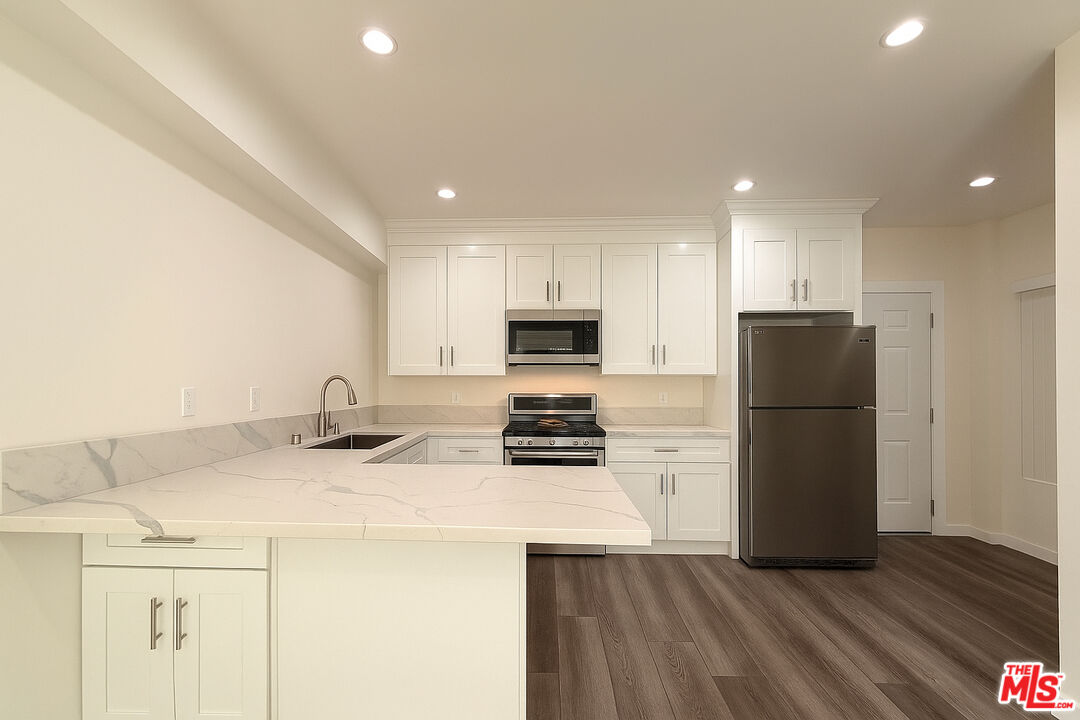 5244 Whitsett Ave Unit: 1/4