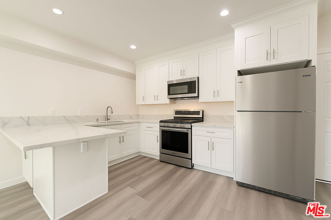 5244 Whitsett Ave Unit: 1/4