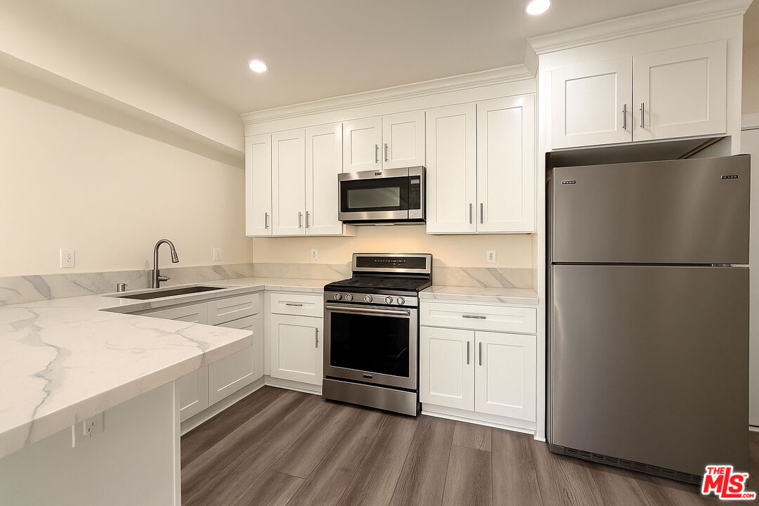 5244 Whitsett Ave Unit: 1/4