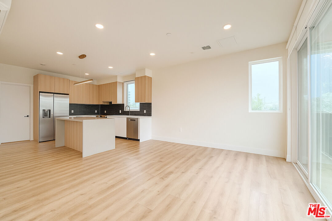 5813 Lexington Ave Unit: 201
