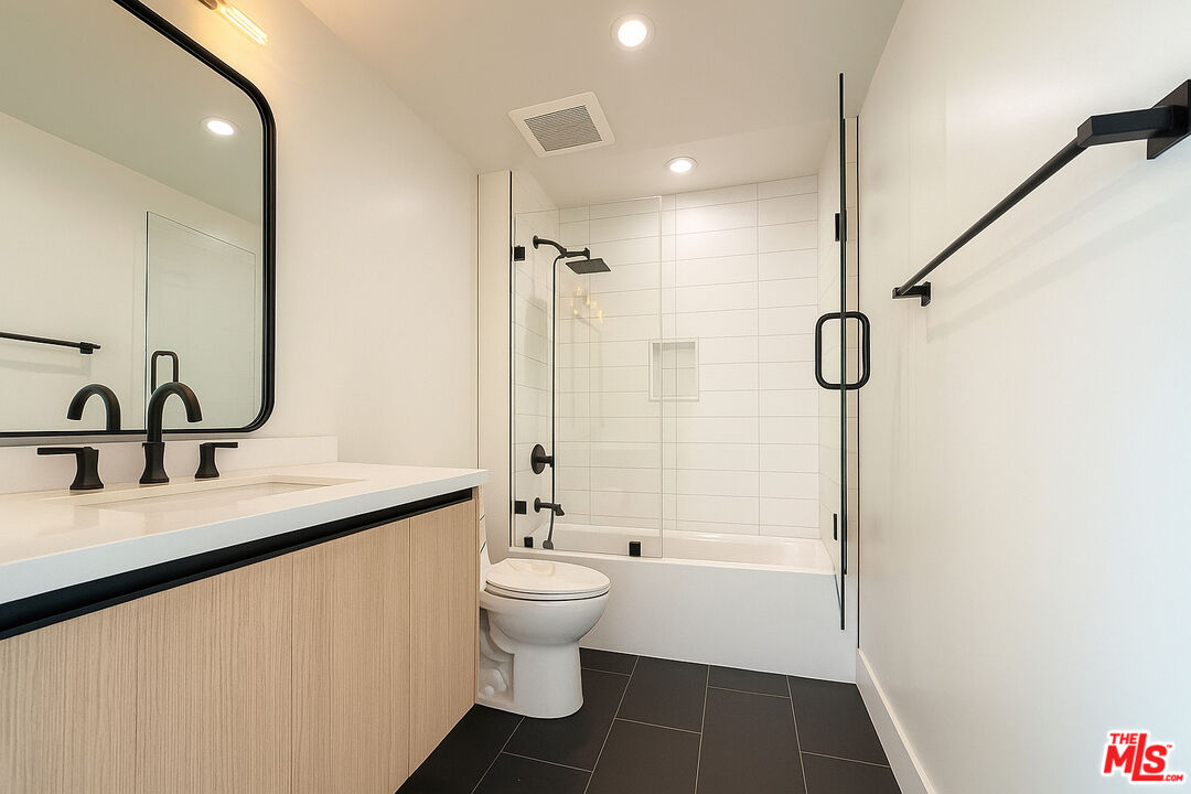 5832 Virginia Ave Unit: 403