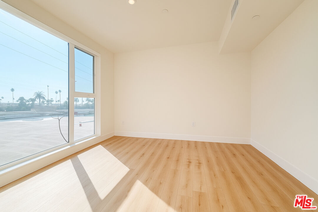 5832 Virginia Ave Unit: 403