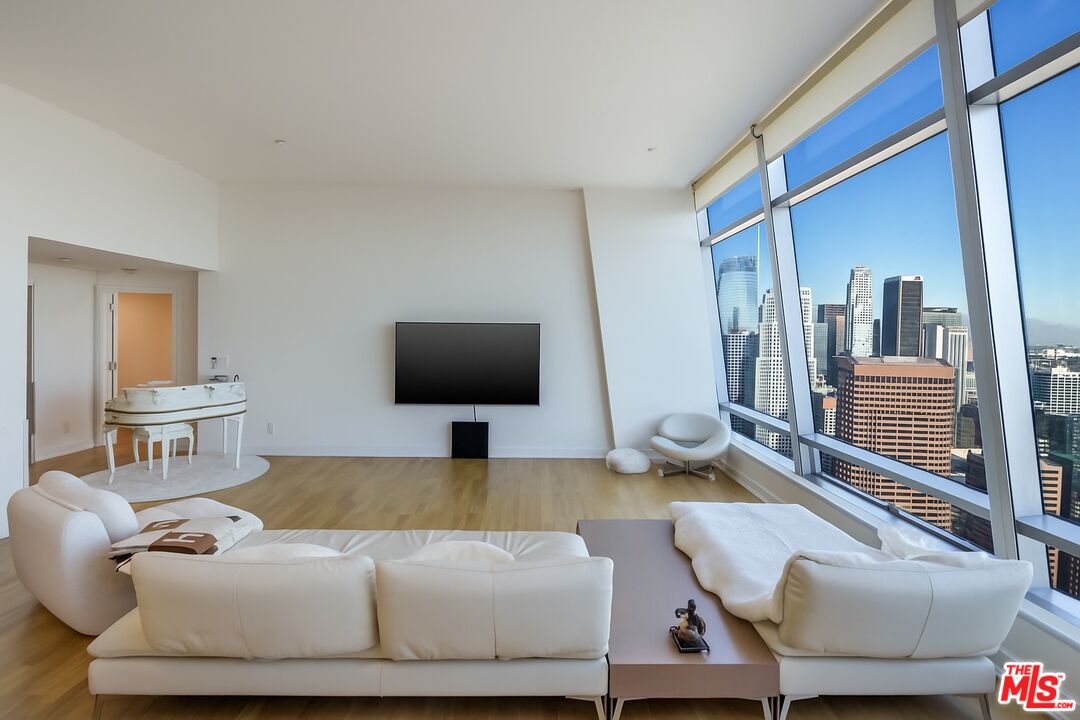 900 W Olympic Blvd Unit: 49C