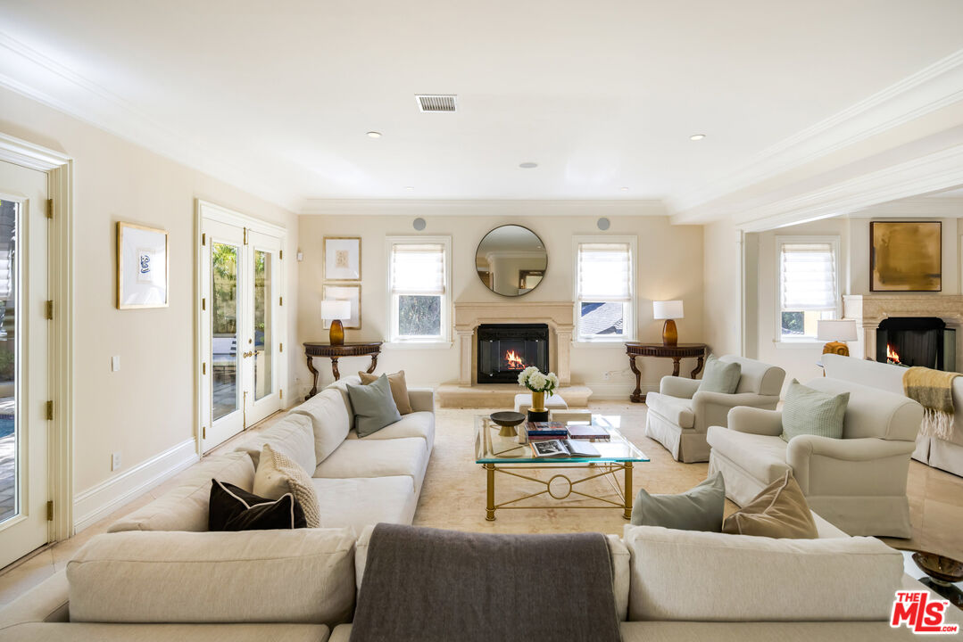 1350 Benedict Canyon Dr