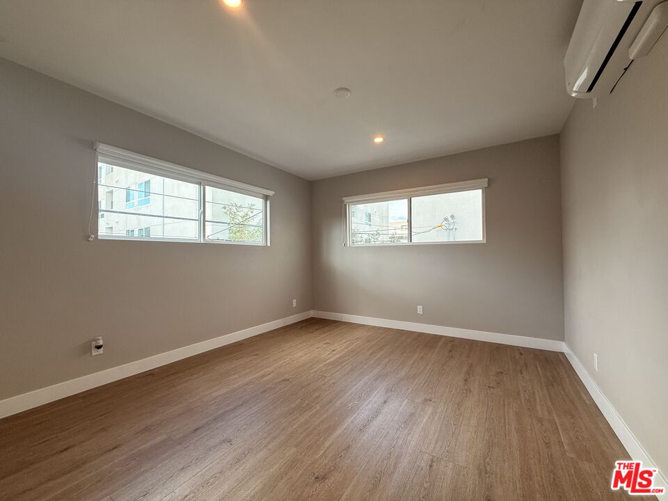 1307 Tamarind Ave Unit: 7