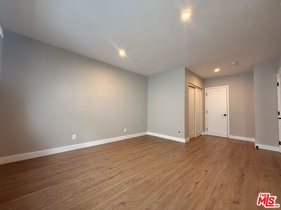 1307 Tamarind Ave Unit: 7