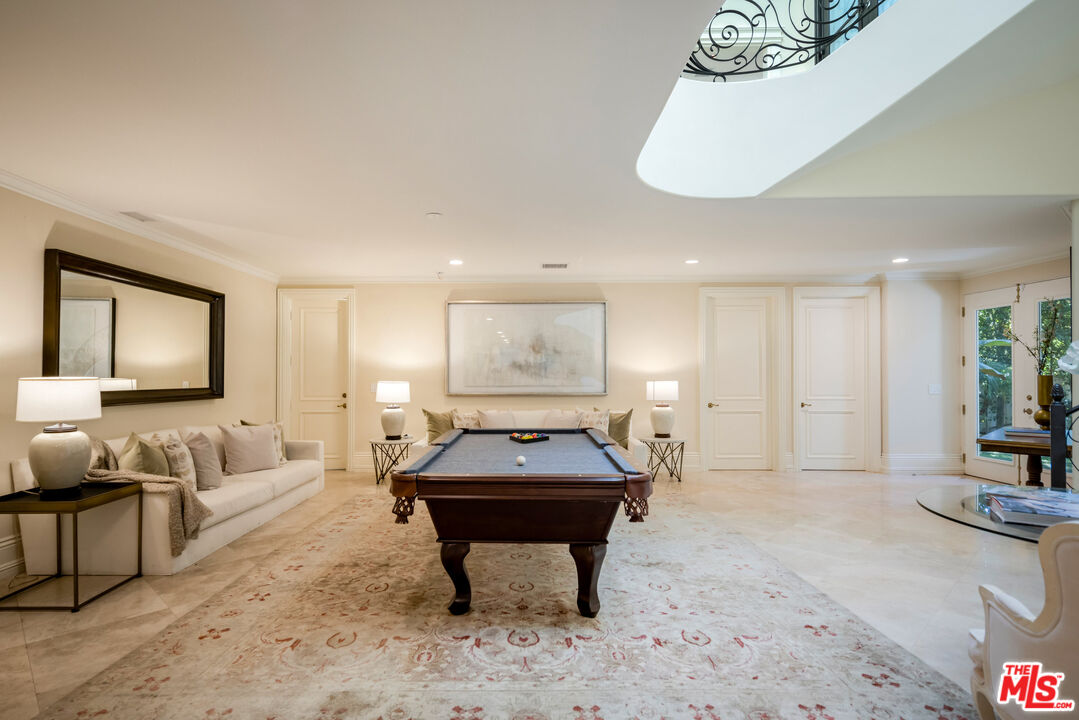 1350 Benedict Canyon Dr