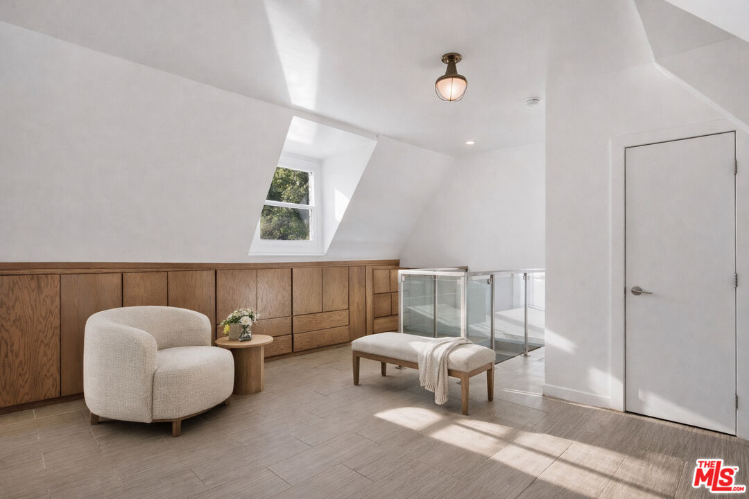 2633 N Commonwealth Ave