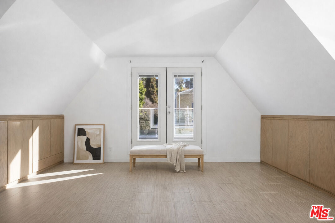 2633 N Commonwealth Ave