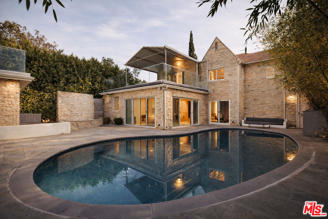 2633 N Commonwealth Ave