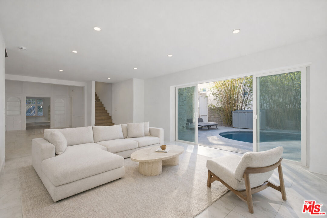 2633 N Commonwealth Ave