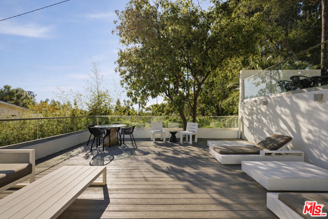 2633 N Commonwealth Ave