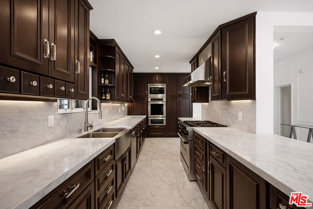 2633 N Commonwealth Ave