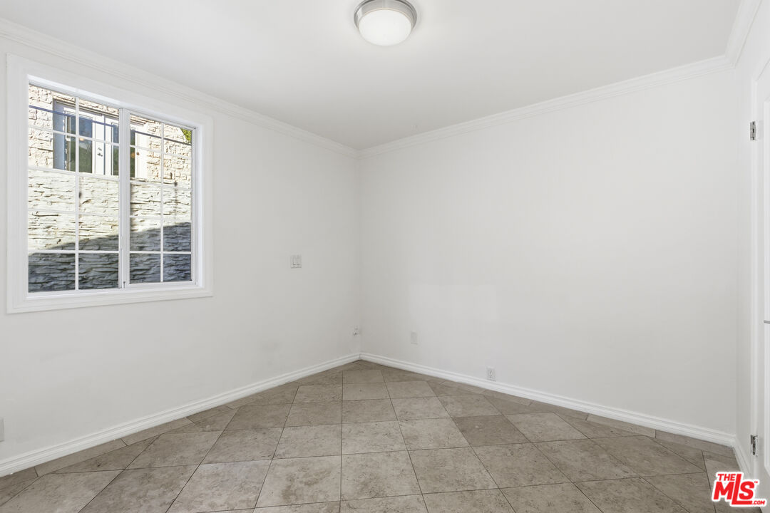 2633 N Commonwealth Ave