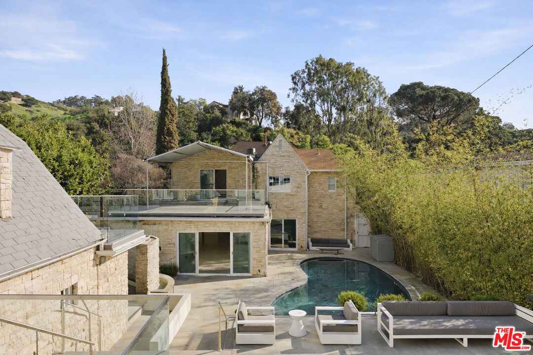 2633 N Commonwealth Ave