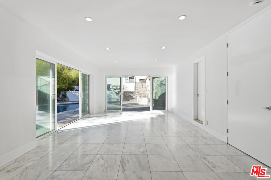 2633 N Commonwealth Ave