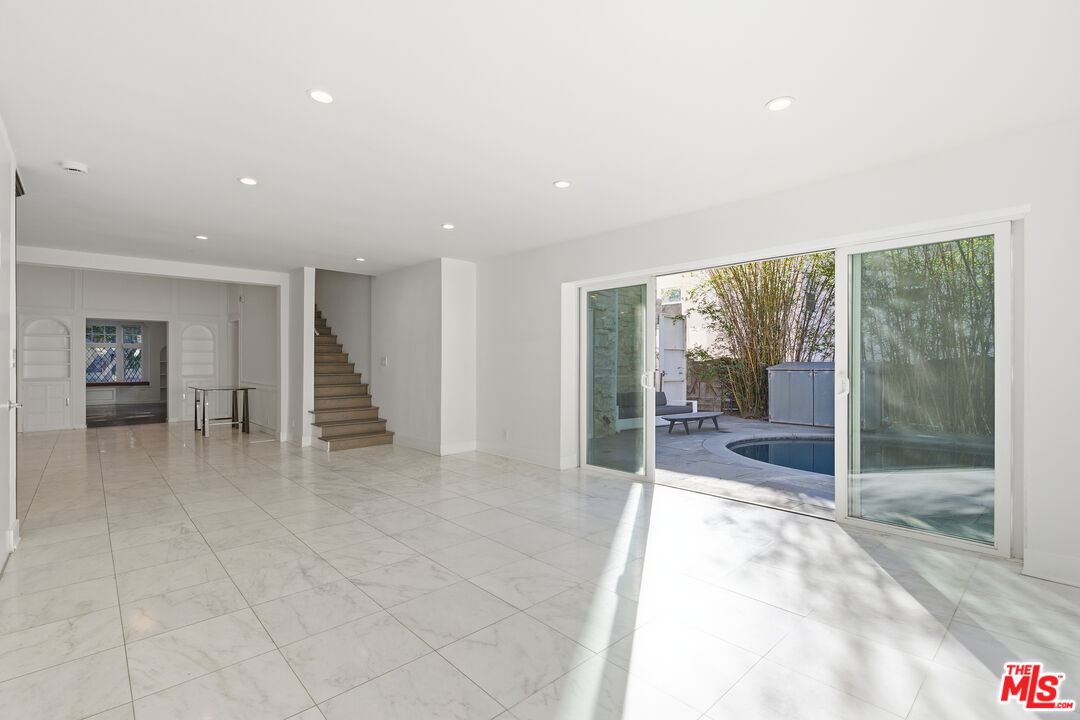 2633 N Commonwealth Ave