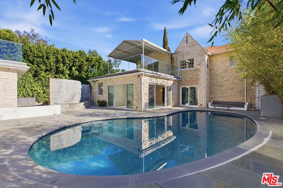 2633 N Commonwealth Ave