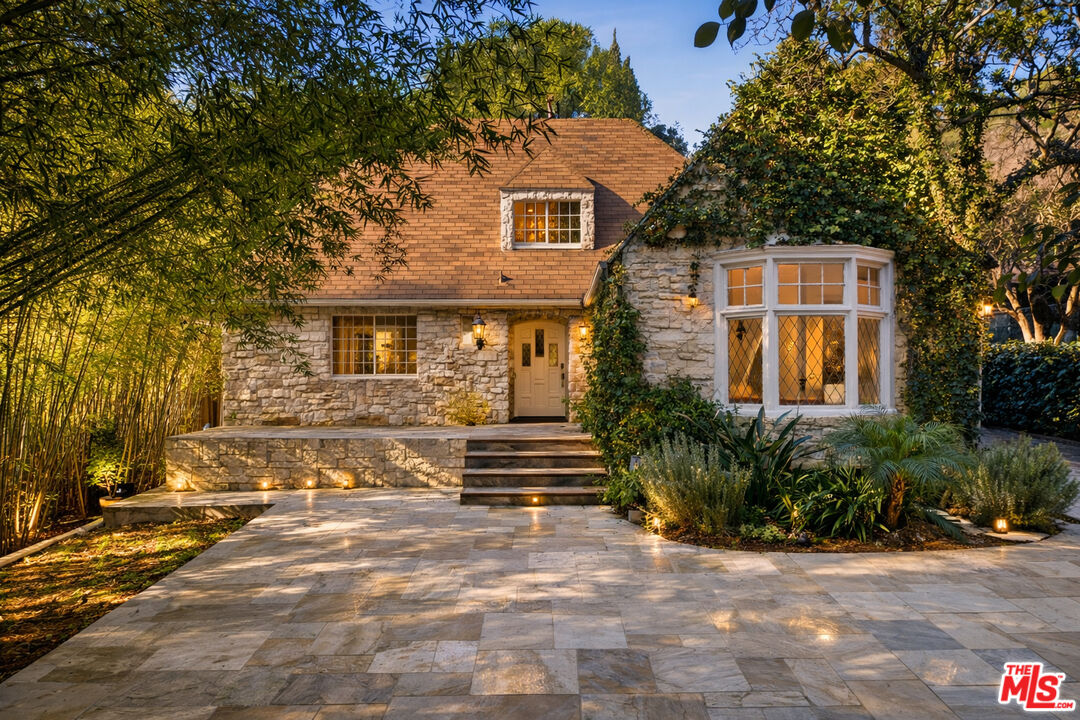 2633 N Commonwealth Ave